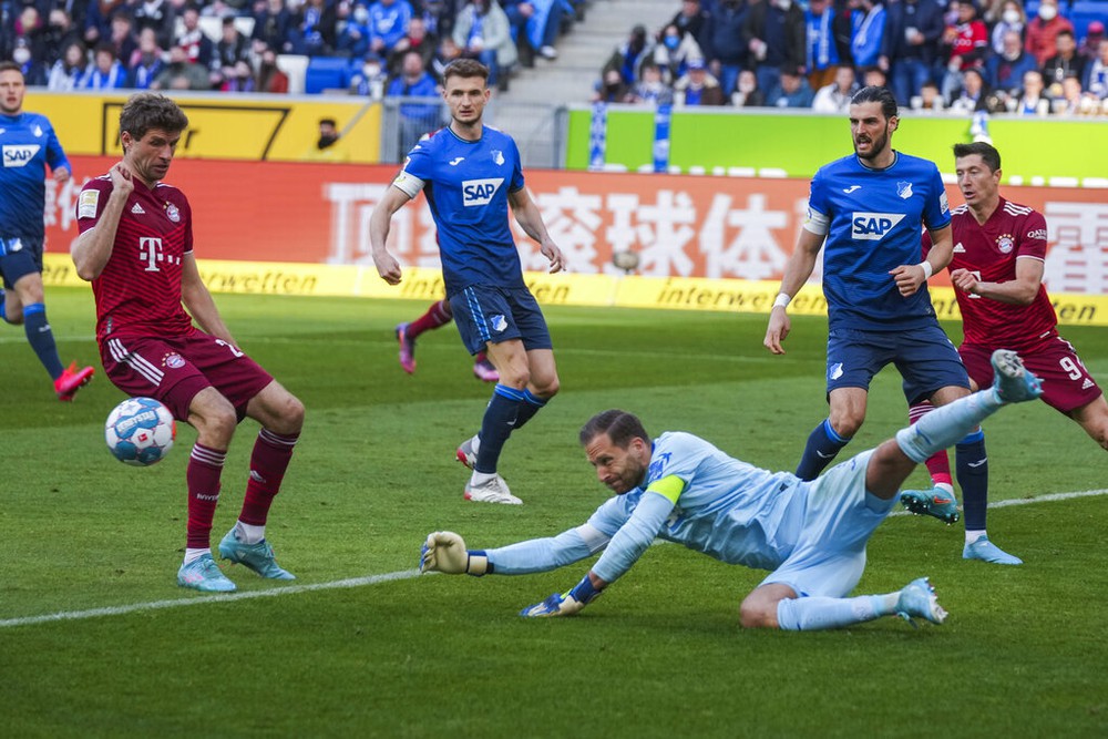 Bayern rơi điểm trước Hoffenheim dù có 4 lần đưa bóng vào lưới đối thủ - Ảnh 3.