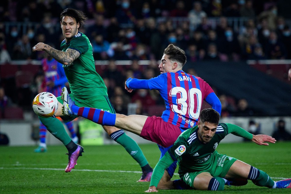 Aubameyang, Dembele giúp Barca nhấn chìm Osasuna bằng chiến thắng 4 sao - Ảnh 2.