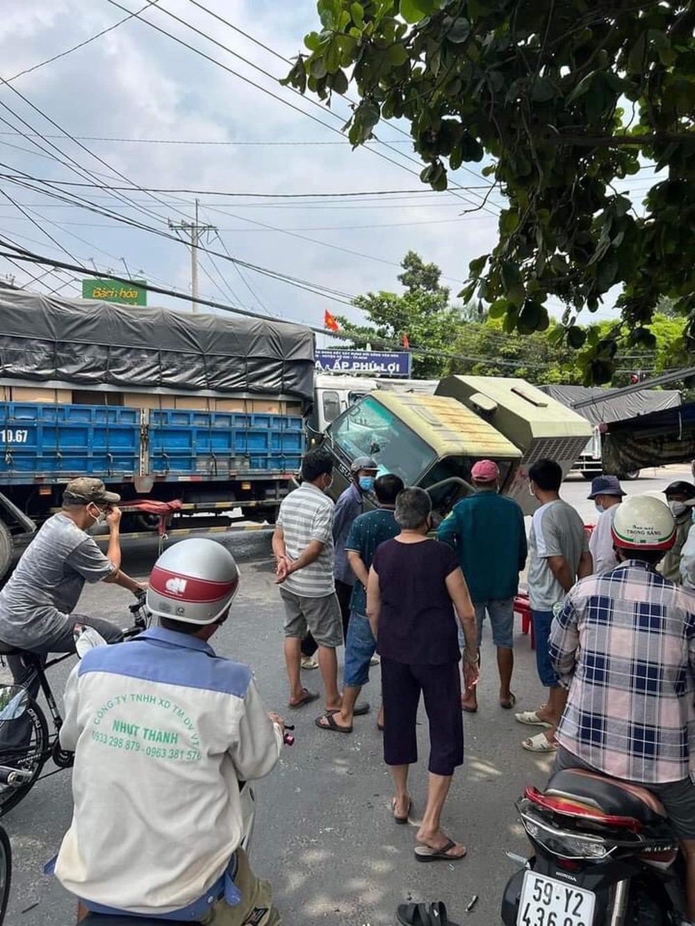 Prisoner truck crashes into truck in Saigon, 3 people injured - Photo 4.
