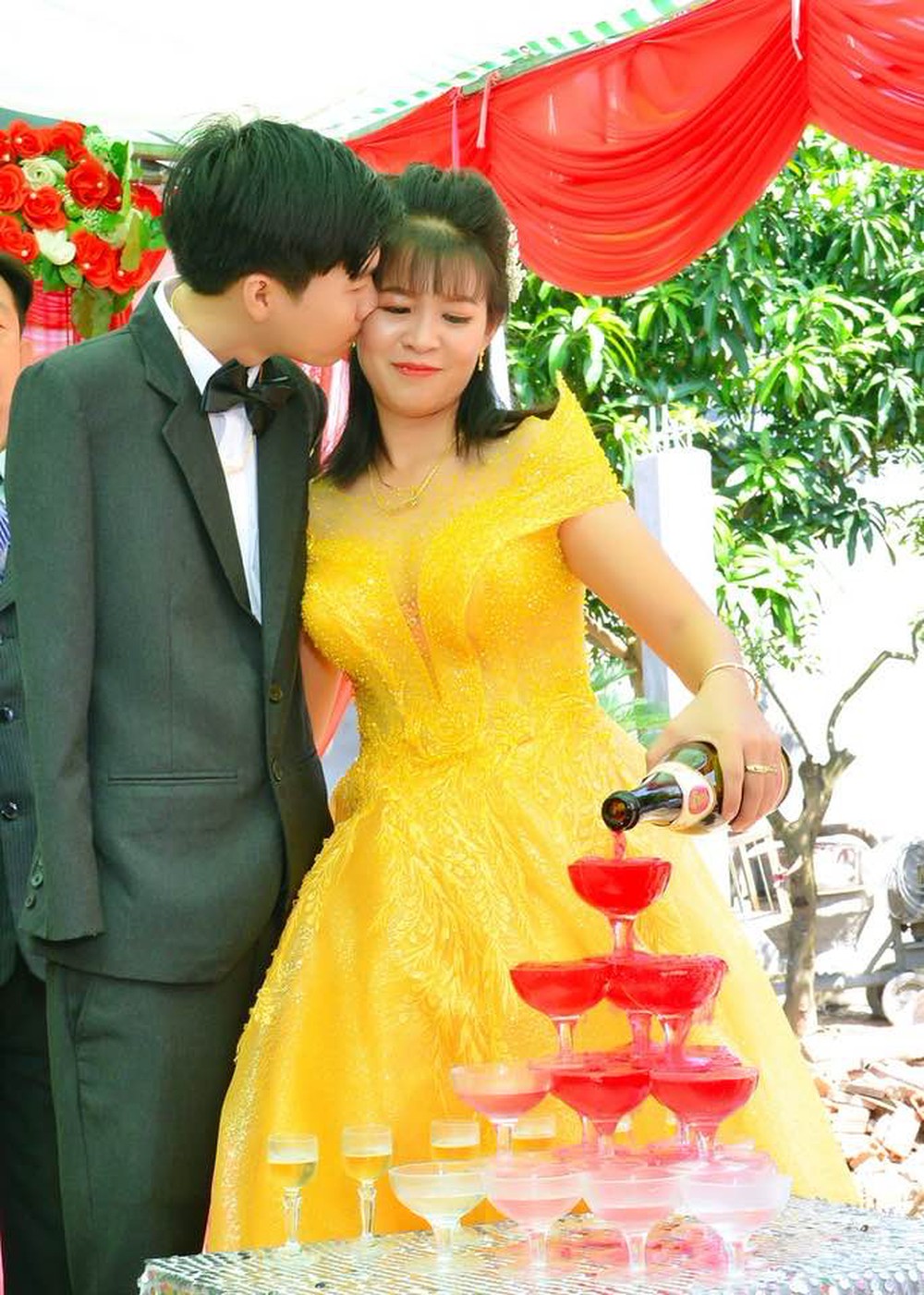 Giáo viên xinh đẹp say mê chàng IT không tay: Khóc mếu đòi ở giá nếu ba mẹ không chịu gả - Ảnh 4.