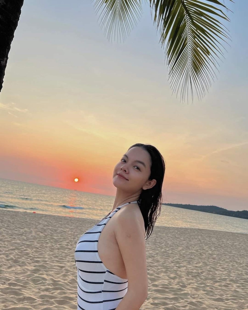 Pham Quynh Anh released bikini photos, showing off her body after pregnancy rumors - Photo 2.