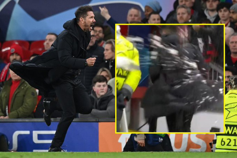 Cay cú vì đội nhà thua trận, fan MU tới tấp ném cốc nước vào Simeone - Ảnh 2.