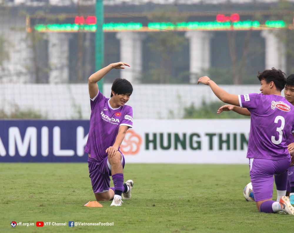 HLV Park Hang-seo thị phạm cho tân binh, Tiến Linh và Hoàng Đức sắp trở lại - Ảnh 6.