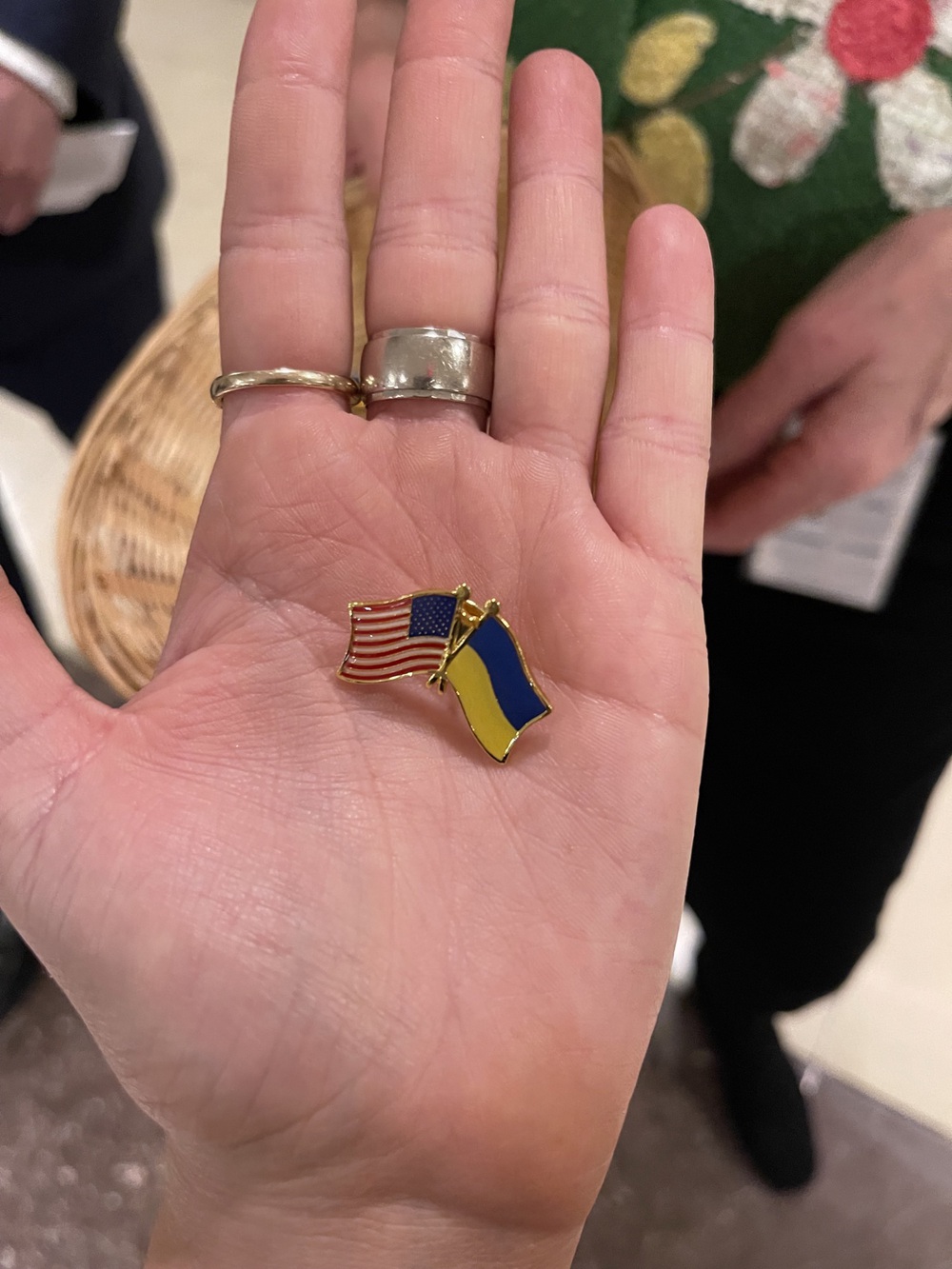 A special thing was distributed to the US congressman before Mr. Zelensky's online speech - Photo 1.