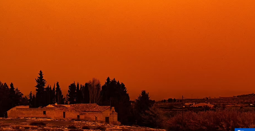 Dust clouds from the Sahara desert make Spain look like Mars - Photo 1.