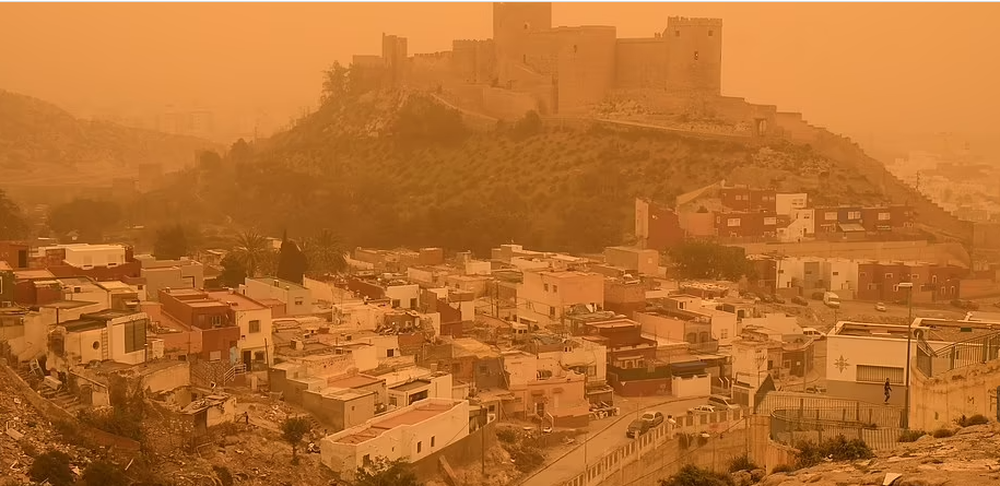 Dust clouds from the Sahara desert make Spain look like Mars - Photo 3.