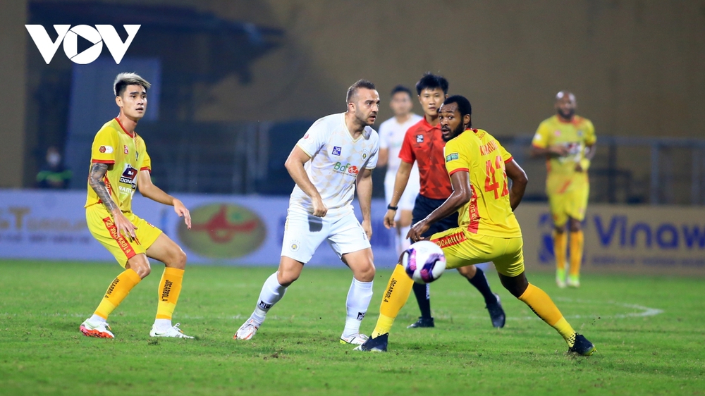 Dàn ngoại binh Hà Nội FC gây thất vọng lớn trong ngày Quang Hải tỏa sáng - Ảnh 5.