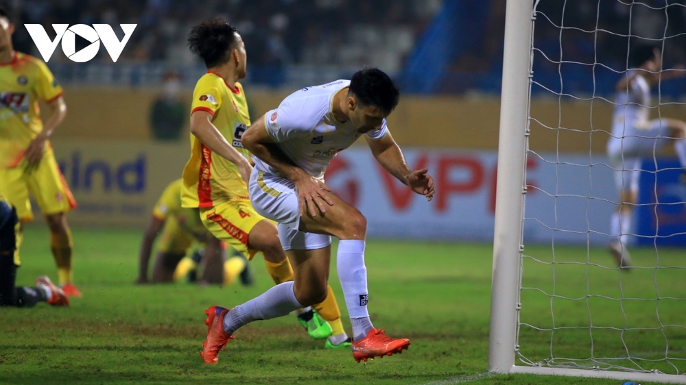 Dàn ngoại binh Hà Nội FC gây thất vọng lớn trong ngày Quang Hải tỏa sáng - Ảnh 10.