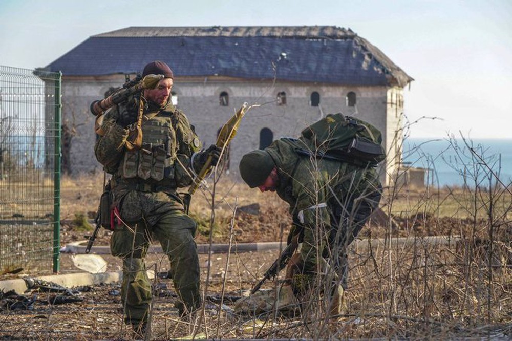 Vấp phải hàng phòng ngự kiên cố của Ukraine, phe ly khai tổ chức tiến công sâu vào Donbass - Ảnh 1.