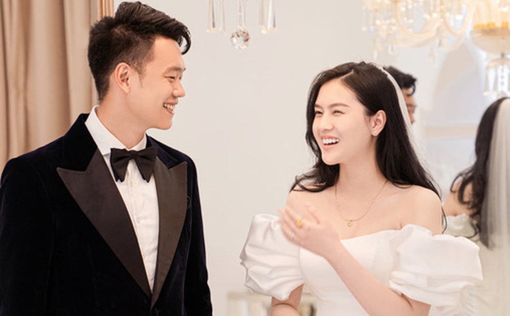 Thành Chung phong độ ngời ngời ở hậu trường chụp ảnh cưới, cười tít bên cô dâu xinh