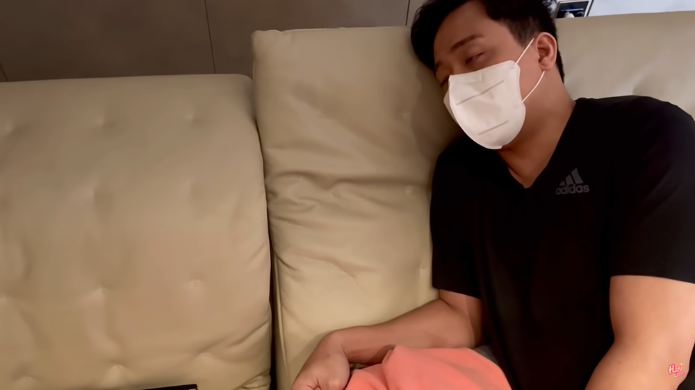 Trấn Thành nhiễm Covid: Tôi lạnh và mệt, đứng dậy không nổi - Ảnh 4.