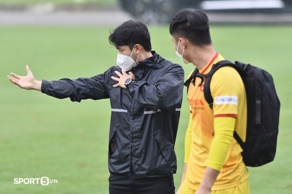Văn Toản được trợ lý HLV Park quan tâm đặc biệt trước ngày sang UAE cùng U23 Việt Nam - Ảnh 3.