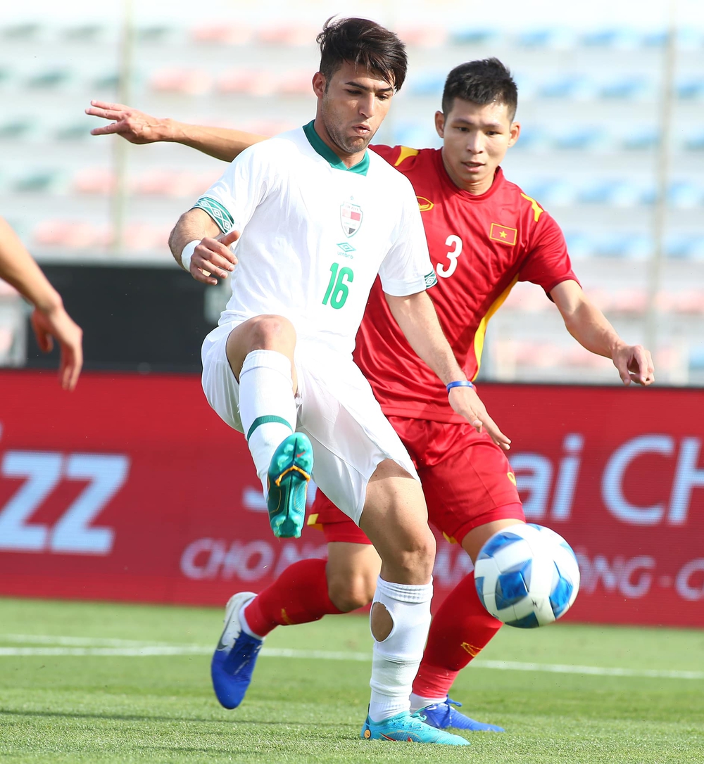 Trụ cột U23 Việt Nam nghi dính chấn thương dây chằng sau trận gặp U23 Iraq - Ảnh 1.