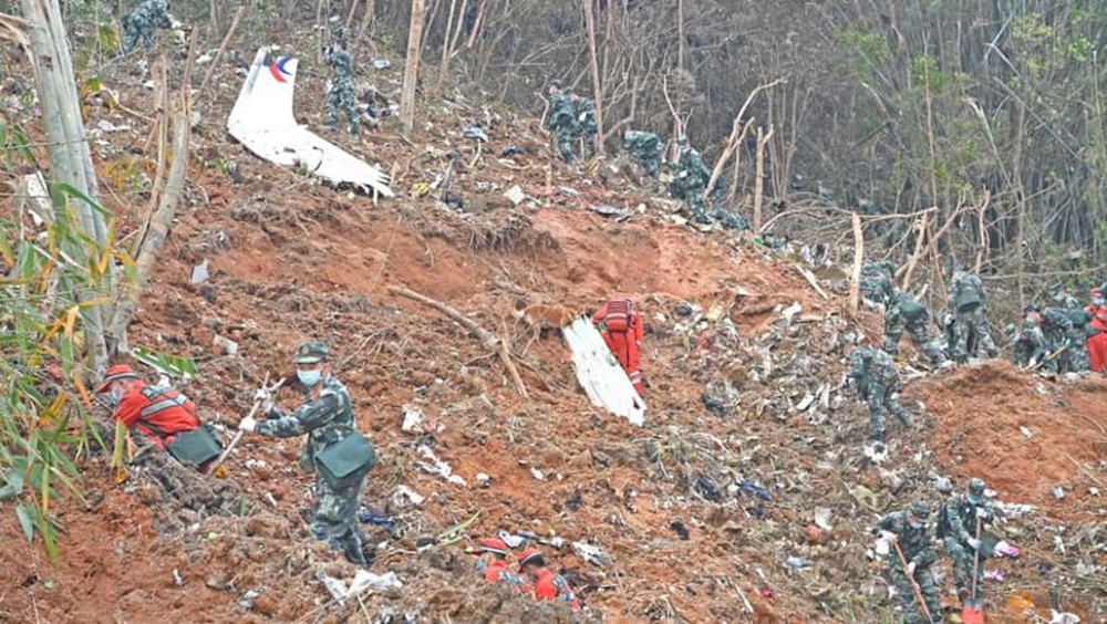 How will the black box of the plane that crashed in China be handled?  - Photo 1.