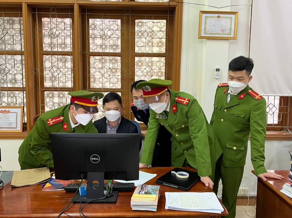 3 cán bộ ở Nghệ An bị khởi tố vì o ép doanh nghiệp, ngâm hồ sơ - Ảnh 2.