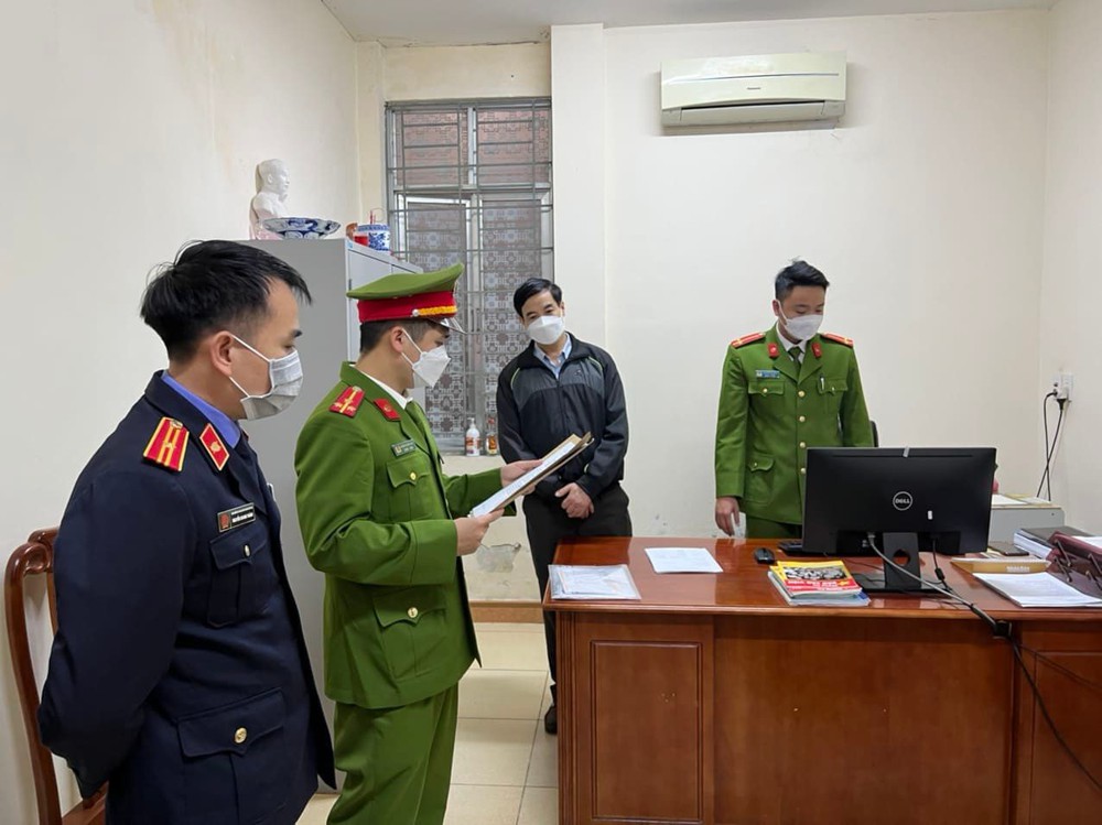 3 cán bộ ở Nghệ An bị khởi tố vì o ép doanh nghiệp, ngâm hồ sơ - Ảnh 1.