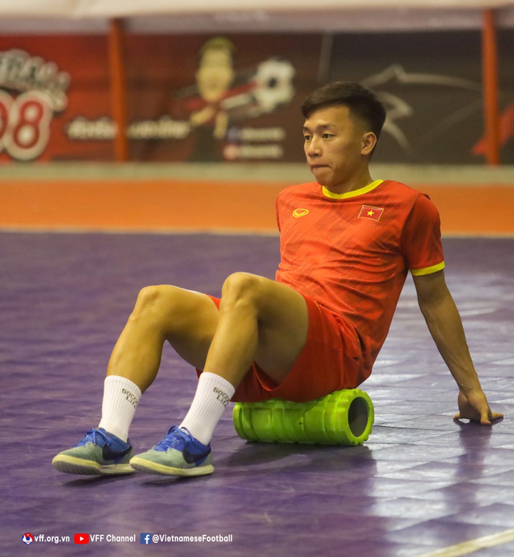 ĐT Futsal Việt Nam có buổi đầu tiên trên đất Thái Lan - Ảnh 4.