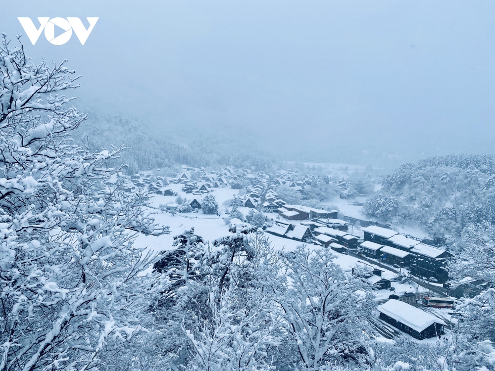 Ngẩn ngơ ngắm mùa đông cổ tích ở Shirakawa Nhật Bản - Ảnh 5.