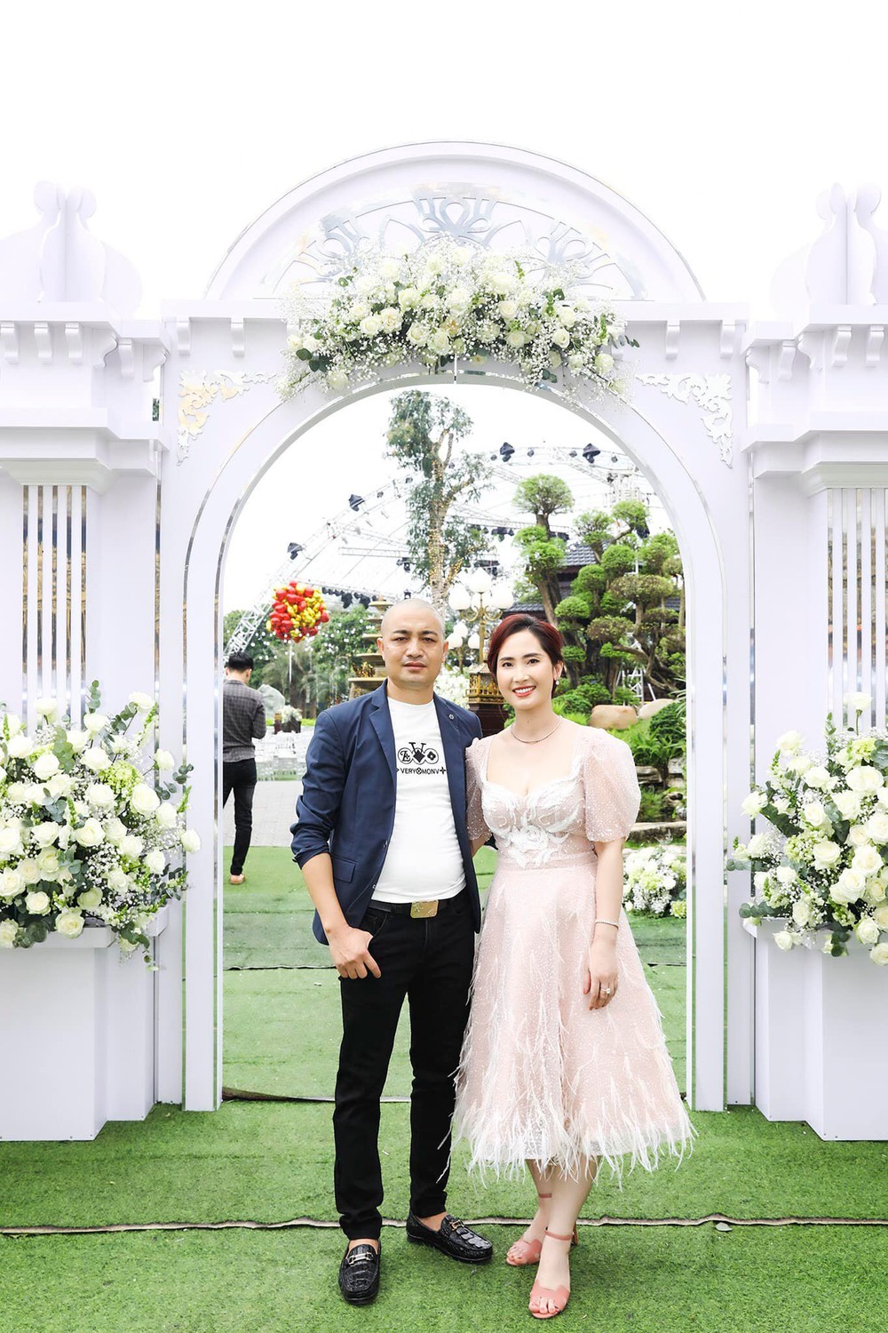 Chân dung đại gia buôn lợn mở tiệc kỷ niệm ngày cưới khủng: Hết lớp 6 nghỉ học đi chợ - Ảnh 3.