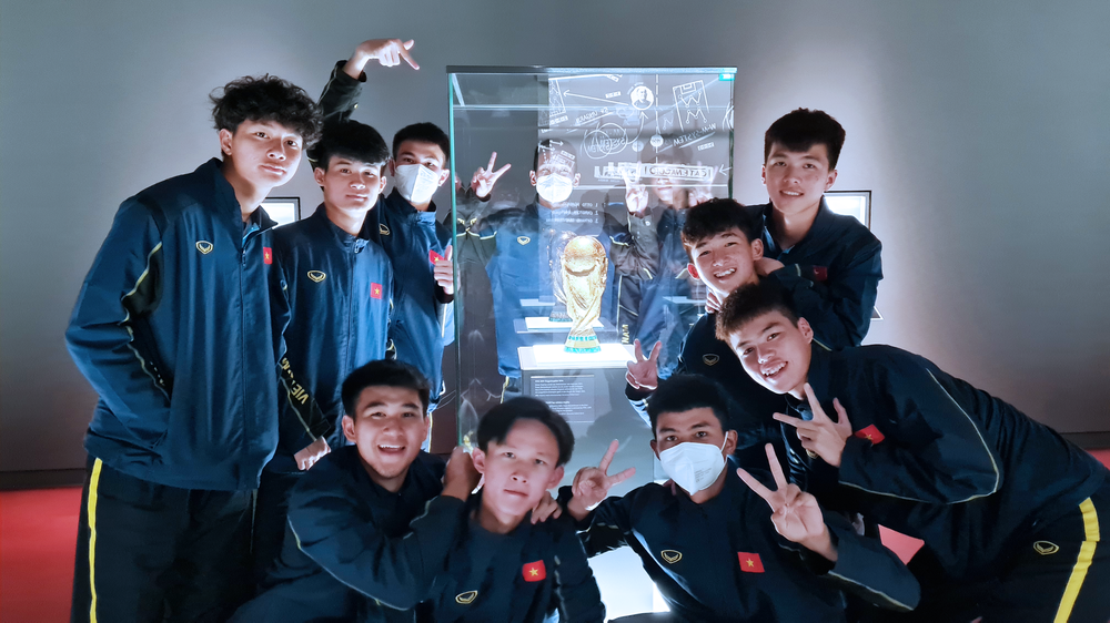 Vietnam U17 team and special experience in Dortmund - Photo 4.