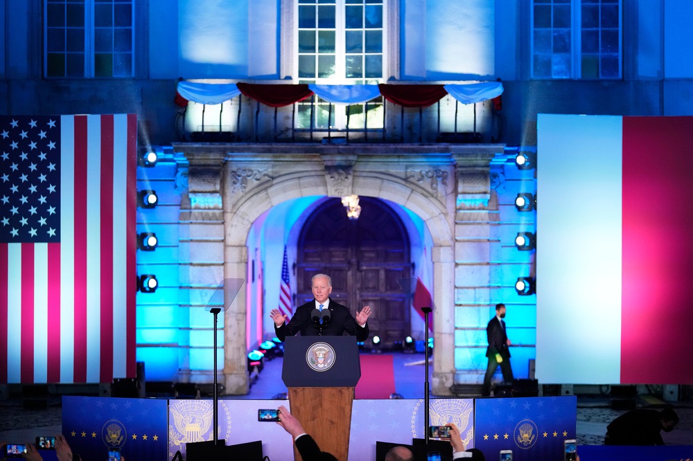 Tổng thống Biden bày tỏ thái độ với người Nga, gửi cảnh cáo sắc lạnh tới ông Putin - Ảnh 1.