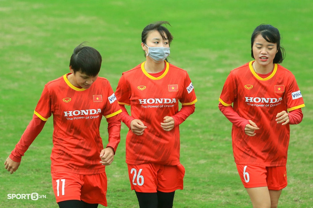 Chuong Thi Kieu practiced privately because of injury, excited when Ho Chi Minh City U19 juniors scored - Photo 5.