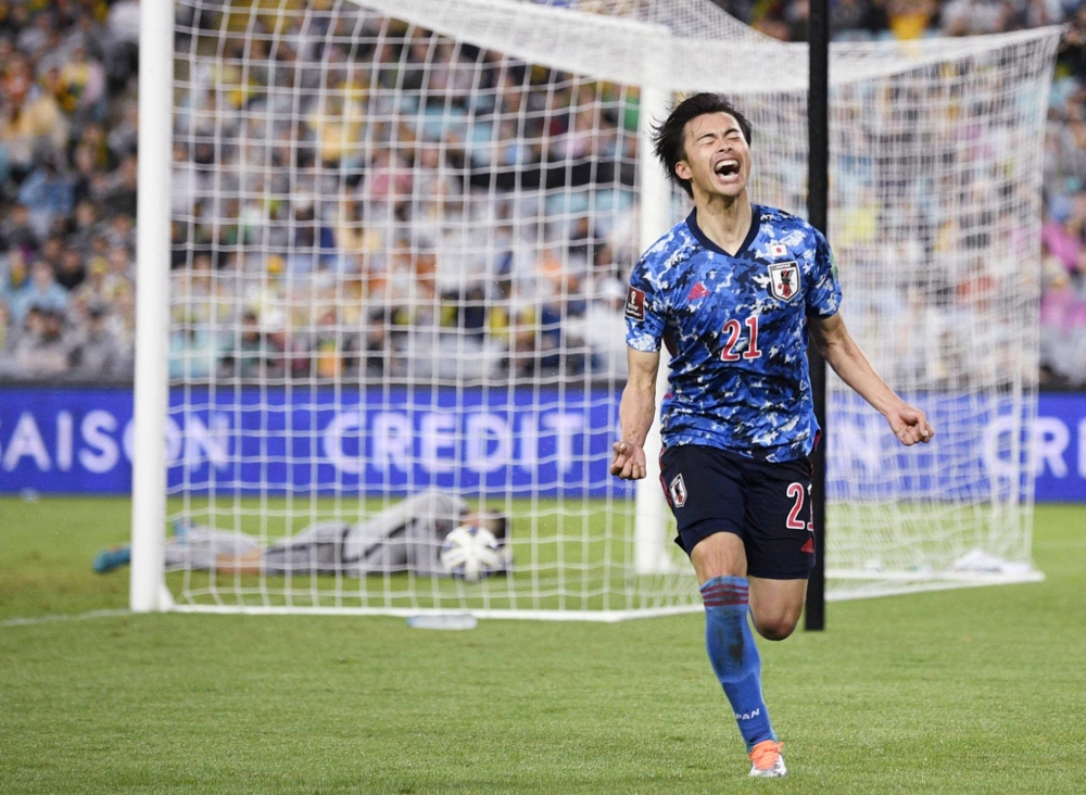 The Japanese newspaper expects two young stars playing in Europe to shine in the match against Vietnam - Photo 1.