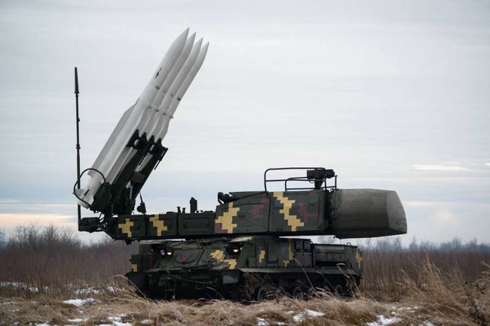 Topwar: Ukraine's most effective anti-aircraft weapon still crumbles under Russian missiles, why?  - Photo 3.