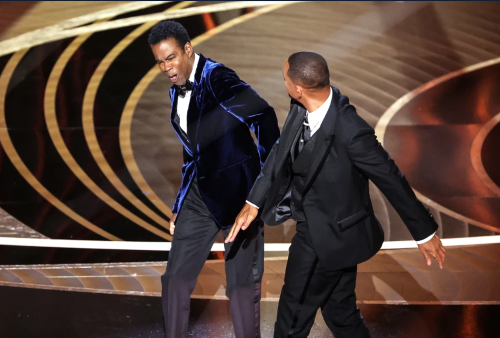 The actor who insulted Will Smith's wife, was slapped in the face on the famous Oscar stage?  - Photo 2.