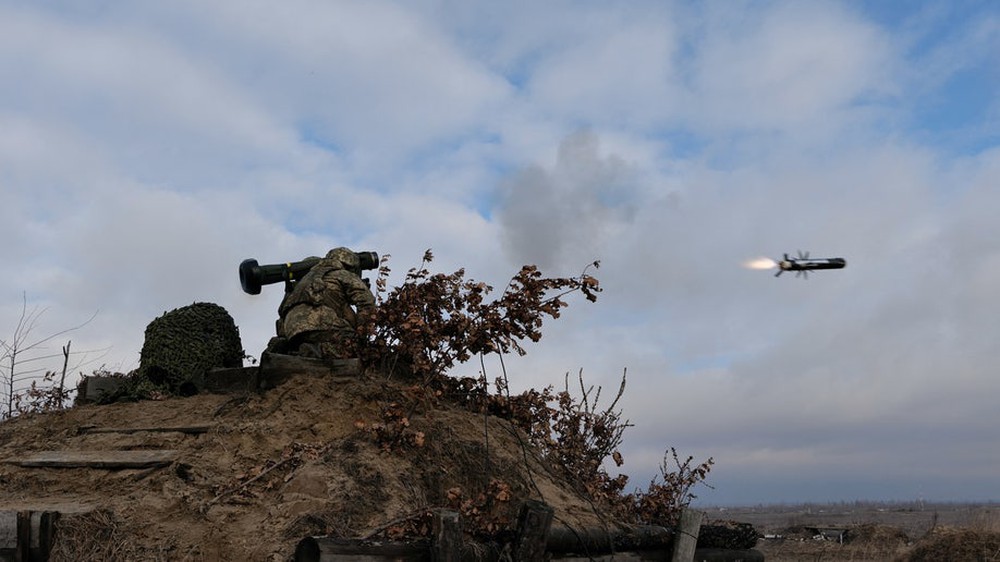 Ukrainian warplanes lured Russian planes into traps, massive fire from both sides: Massive damage - Photo 3.