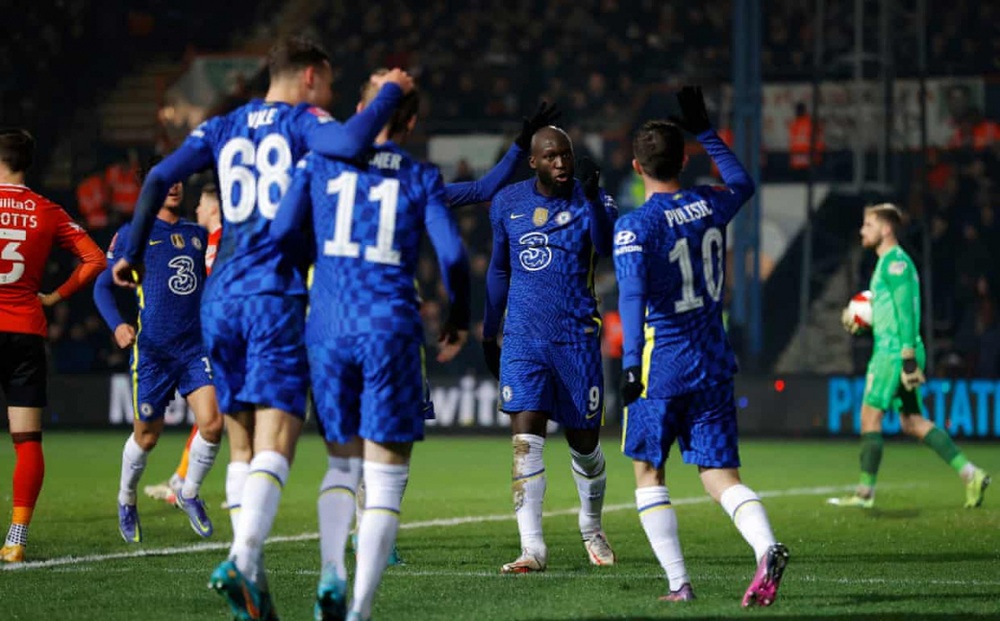 Liverpool và Chelsea vào tứ kết FA Cup bằng chiến thắng sát nút