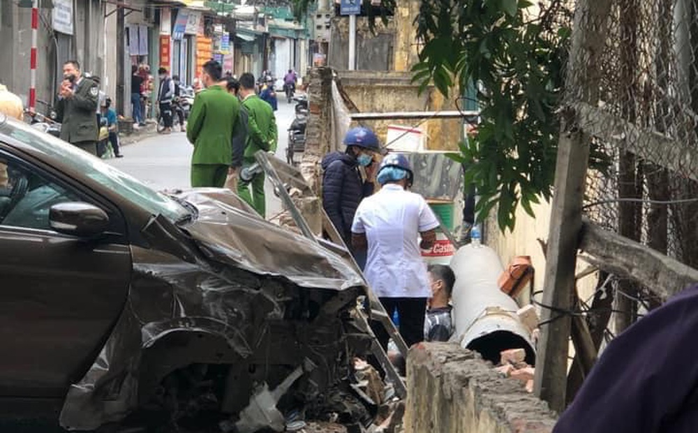 Hà Nội: Người đàn ông say xỉn lái ô tô 