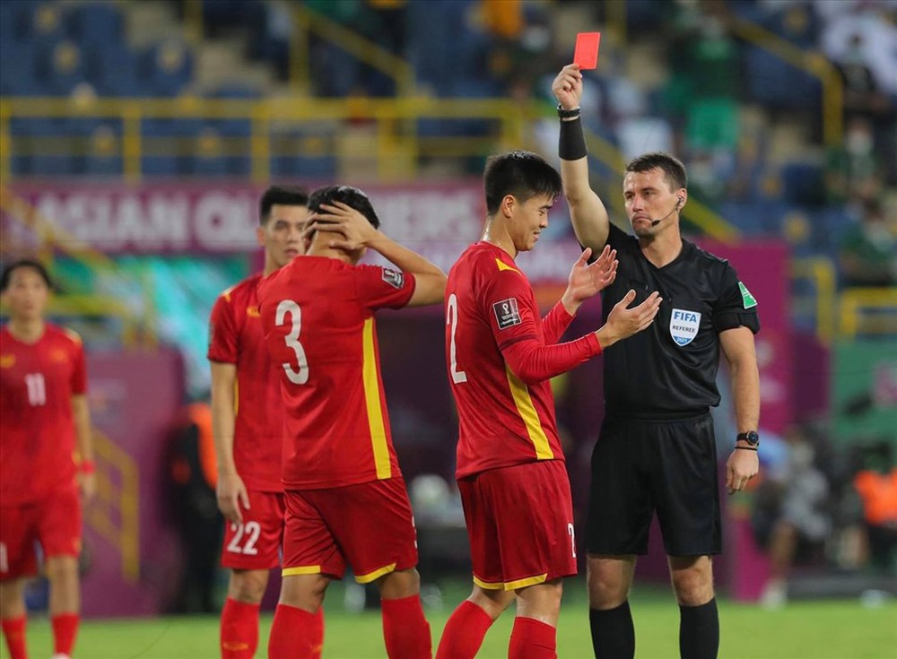 Giấc mơ World Cup còn xa, song thầy Park đã làm được điều khác lạ cứu rỗi bóng đá Việt Nam