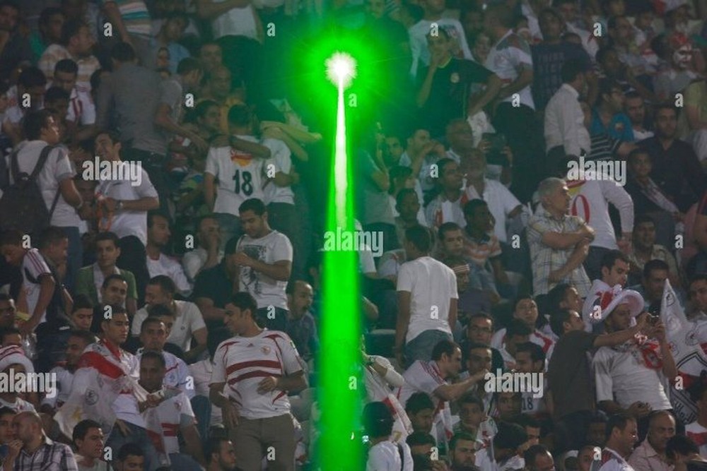 Salah bị chiếu laser xanh lè cả mặt khi đá 11 mét ở trận sinh tử tranh vé World Cup - Ảnh 6.