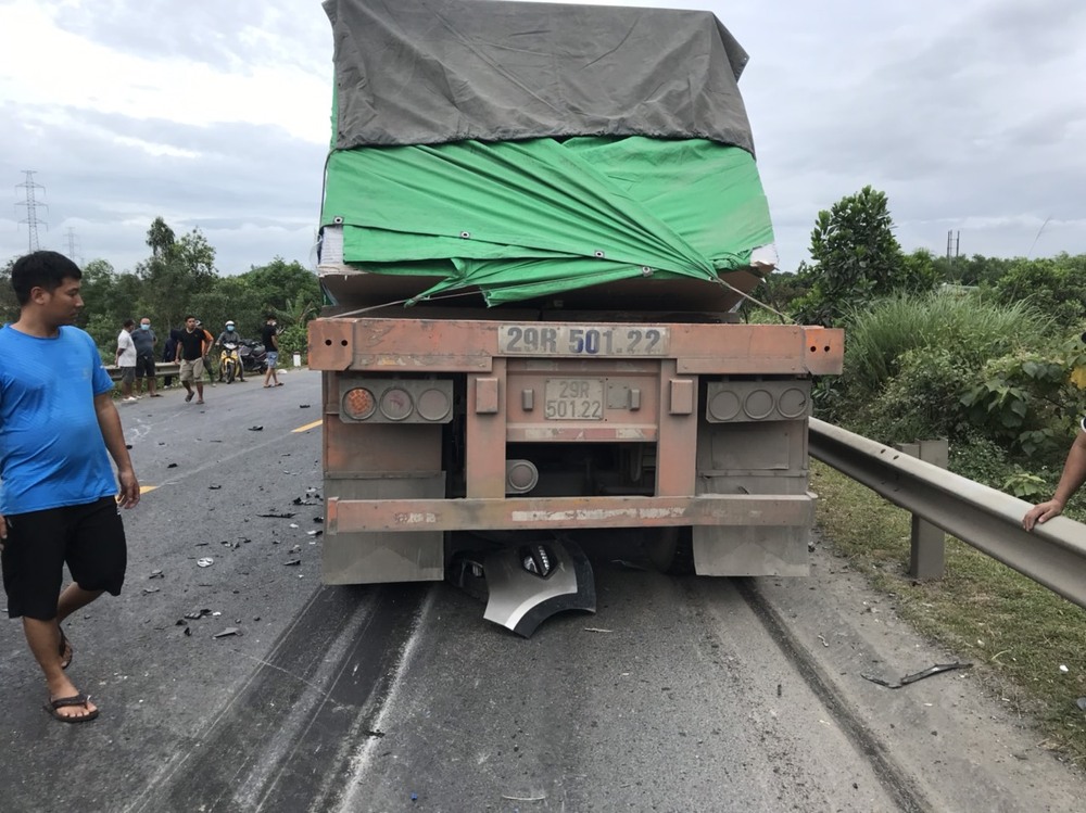 The scene of the death of a police officer after meeting 2 accidents in 1 hour - Photo 3.