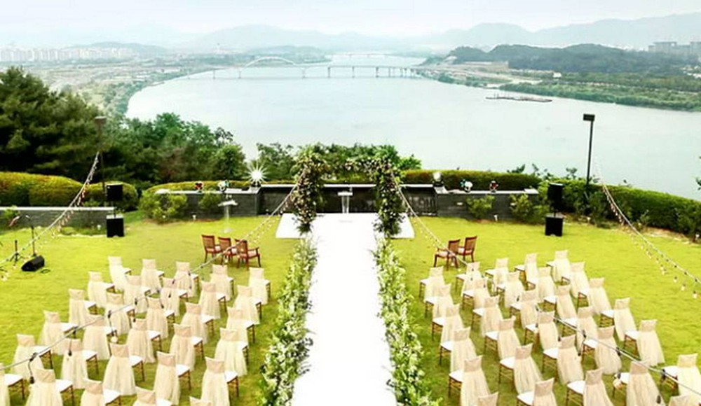 Surprised with the room rate at the hotel where the wedding ceremony took place Hyun Bin - Son Ye Jin - Photo 9.