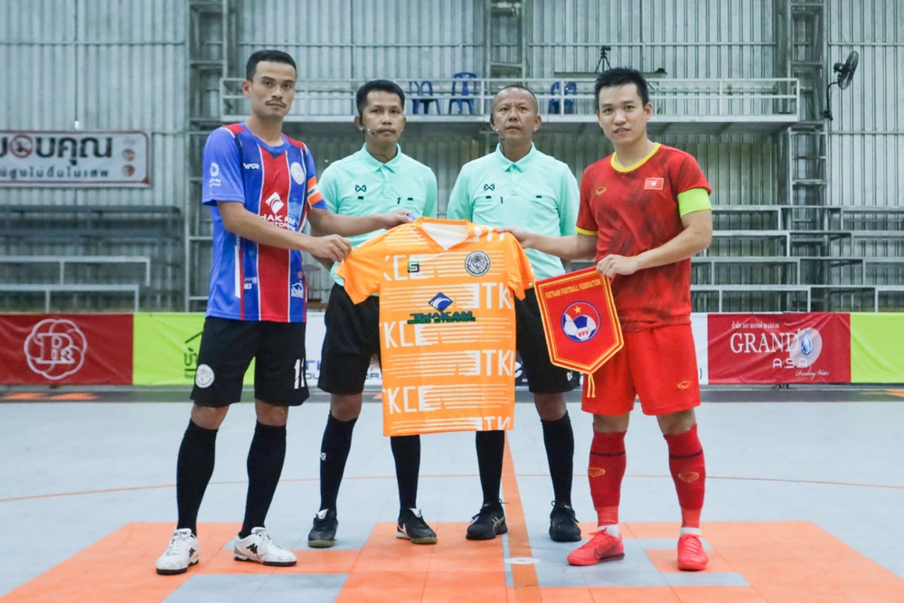 ĐT Futsal Việt Nam toàn hòa và thua trước các CLB Thái Lan - Ảnh 1.