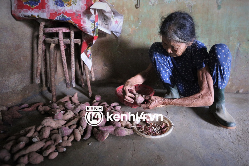 Gặp cụ bà Hội An đi hóng chuyện bỗng nổi tiếng vì được mời đóng phim ma: Họ bao ăn cả ngày, cát xê được hẳn 300.000 đồng - Ảnh 13.