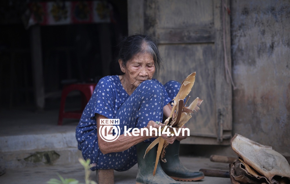 Gặp cụ bà Hội An đi hóng chuyện bỗng nổi tiếng vì được mời đóng phim ma: Họ bao ăn cả ngày, cát xê được hẳn 300.000 đồng - Ảnh 9.