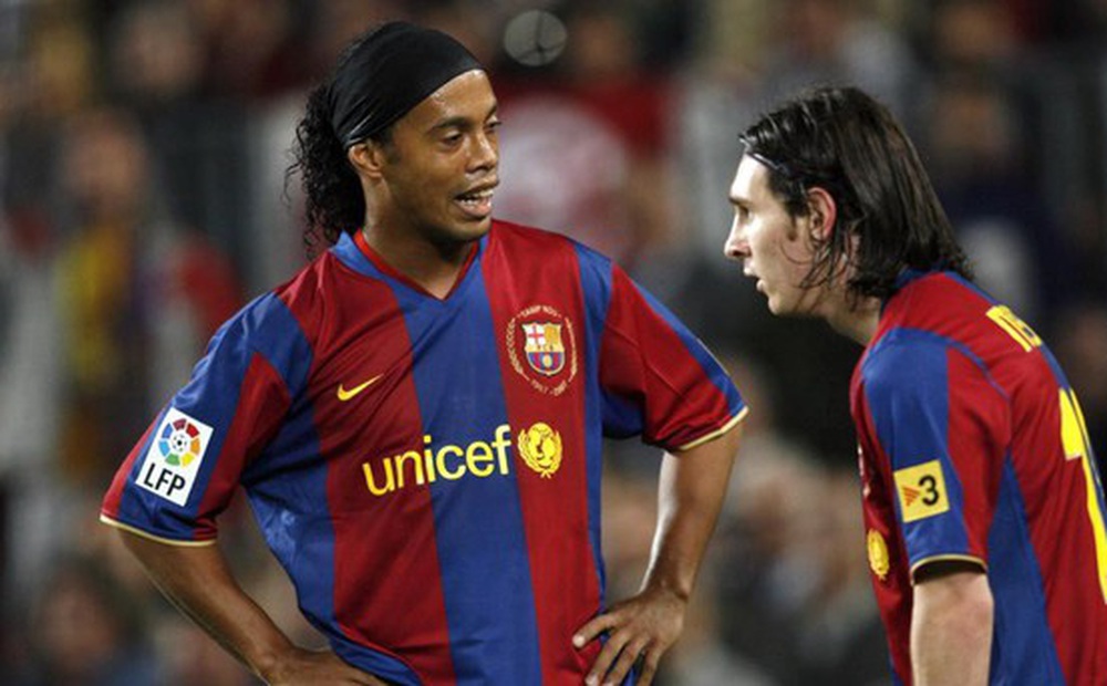 Ronaldinho công khai bảo vệ Messi, khuyên Mbappe ở lại PSG