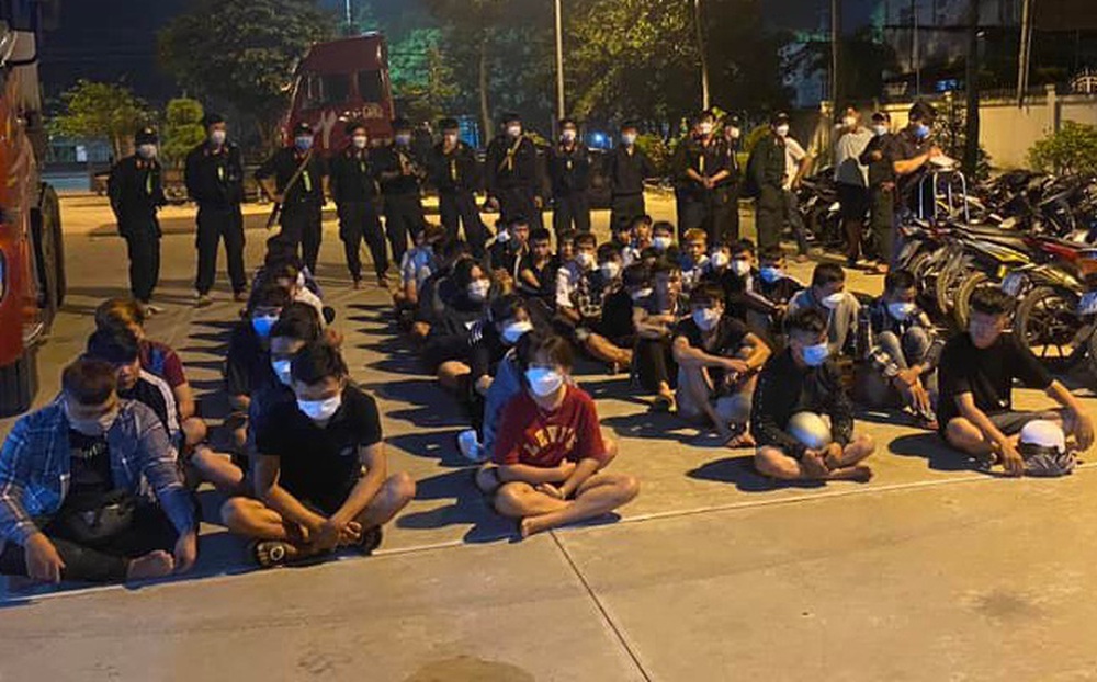 Hàng chục thanh, thiếu niên đua xe trên quốc lộ, thấy CSGT tháo chạy tán loạn