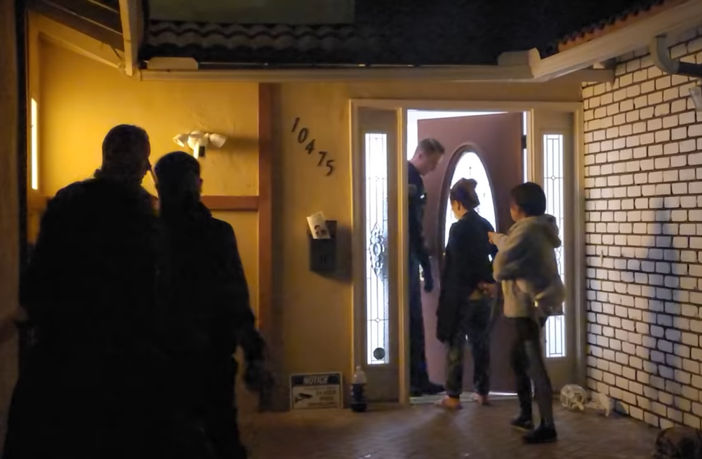 Xuất hiện clip Thúy Nga bị cảnh sát Mỹ ập đến nhà giữa đêm, yêu cầu rời khỏi nơi ở - Ảnh 3.