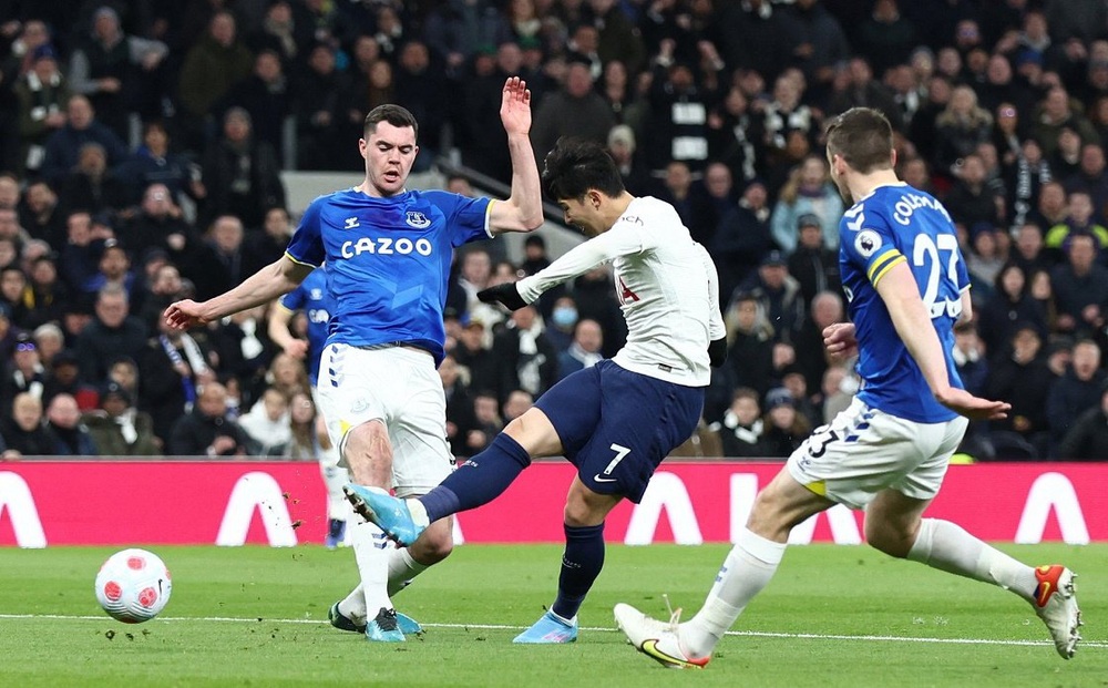 Hủy diệt đội bóng của Frank Lampard, Tottenham áp sát top 4