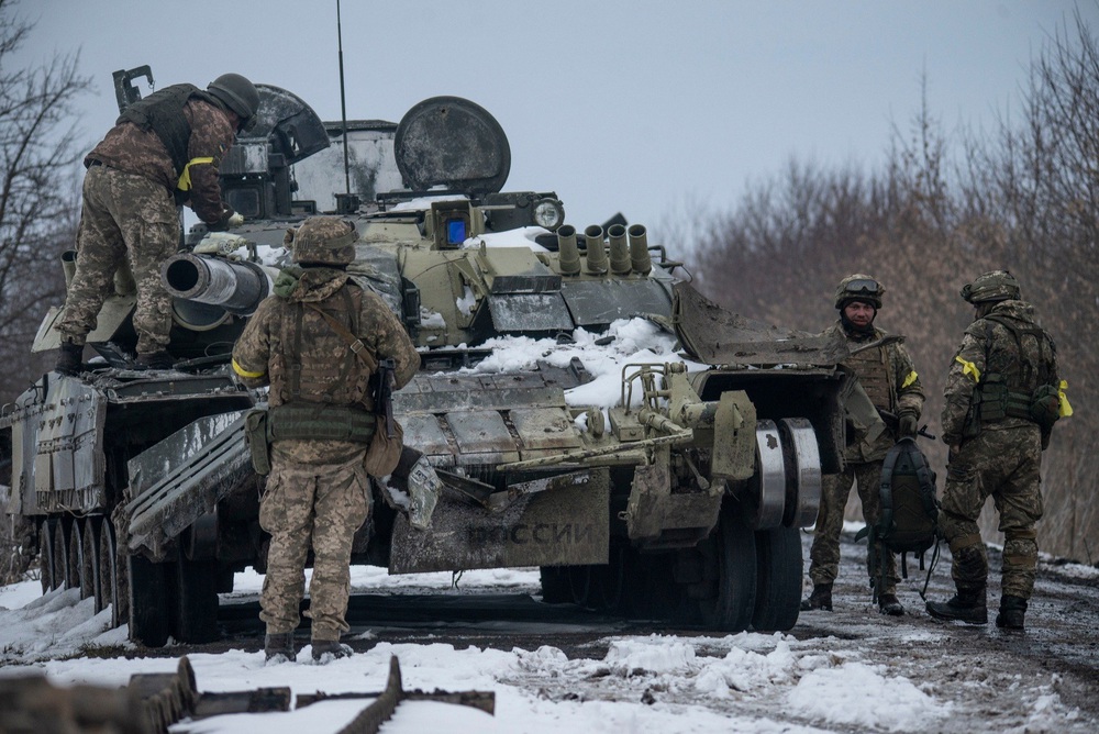 The war in Ukraine is hot, why hasn't Russia brought the T-14 Armata tank into battle yet?  - Photo 1.