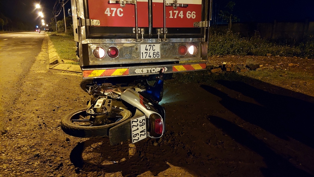 Va chạm giữa hai xe m&aacute;y, hai người thiệt mạng - Ảnh 1.