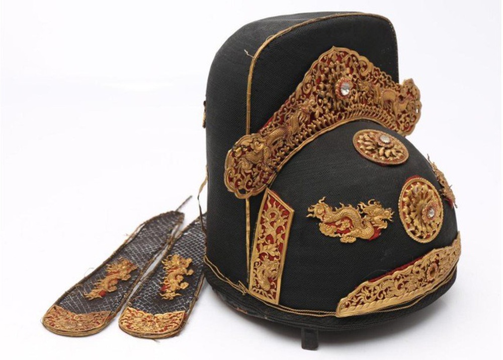 Hiến tặng 2 cổ vật triều Nguyễn sau khi tr&uacute;ng đấu gi&aacute; gần 17 tỉ đồng - Ảnh 2.