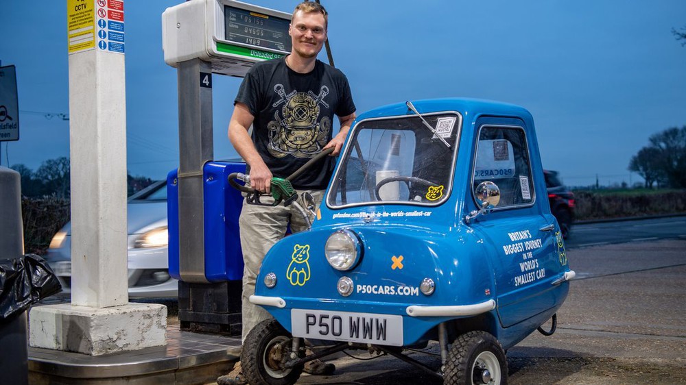 The man who owns the smallest car in the UK, reveals the shocking cost of gas - Photo 6.