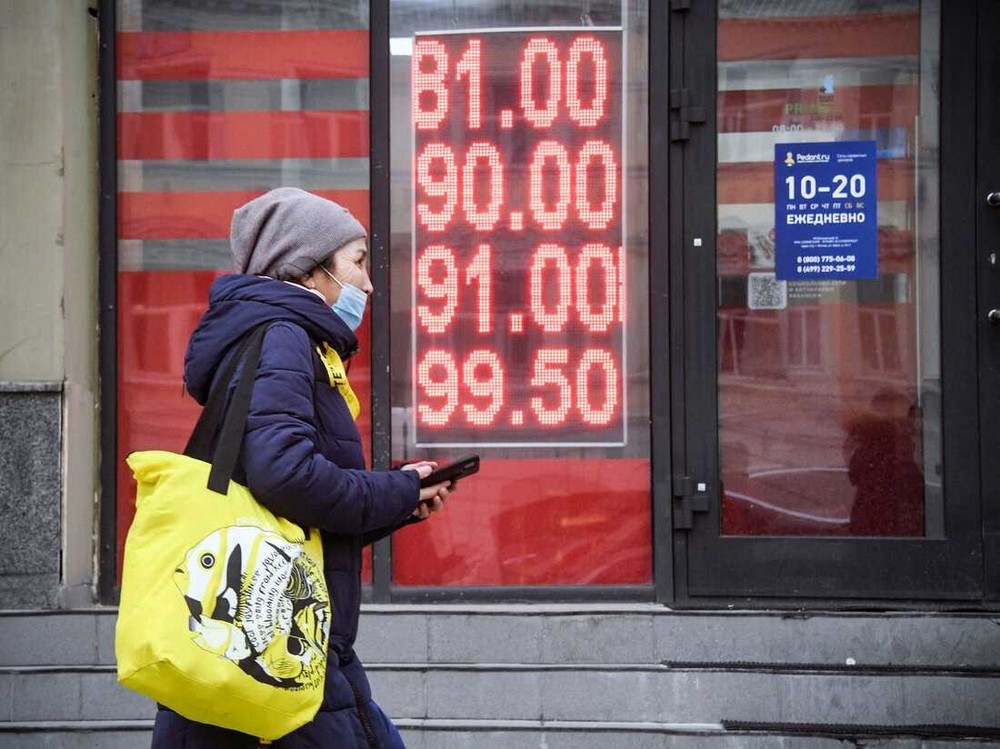 How has the ruble recovered strongly from the loopholes in Western sanctions?  - Photo 1.