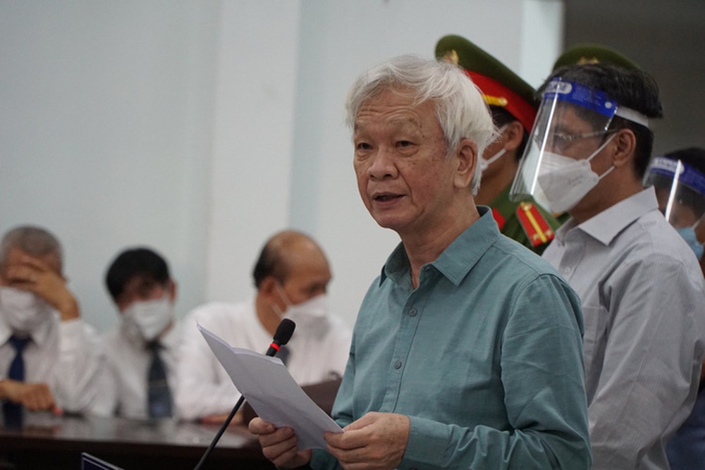  2 cựu Chủ tịch UBND tỉnh Khánh Hòa lãnh tổng cộng 10 năm tù  - Ảnh 4.