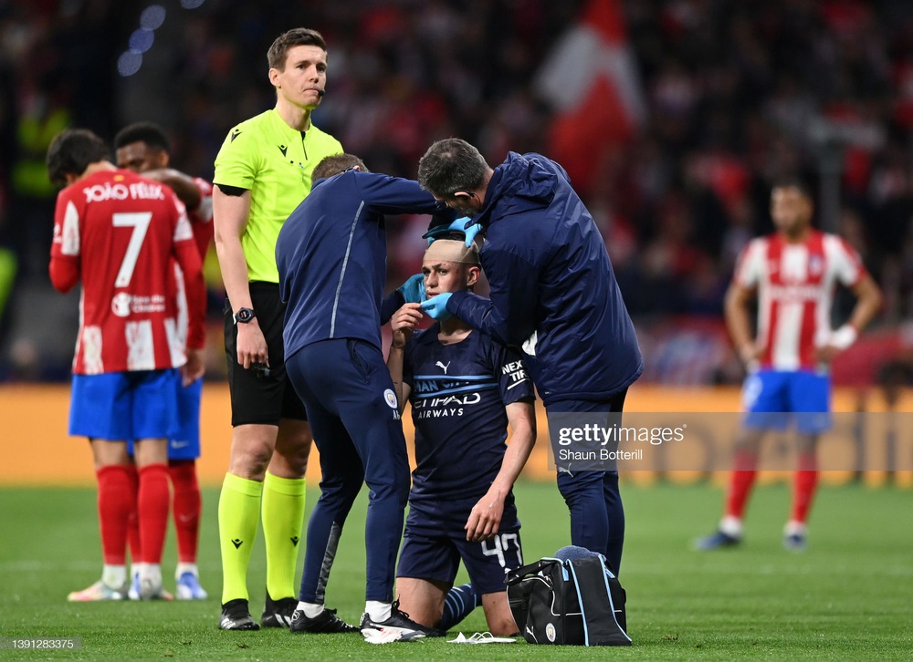 Man City quật ngã binh đoàn hắc ám sau màn khổ chiến; Liverpool suýt ôm hận tại Anfield - Ảnh 1.